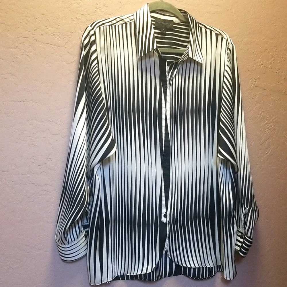 INVESTMENTS Sz M, Black & White 100% Poly, button up Long Sleeve, EUC  CL#113